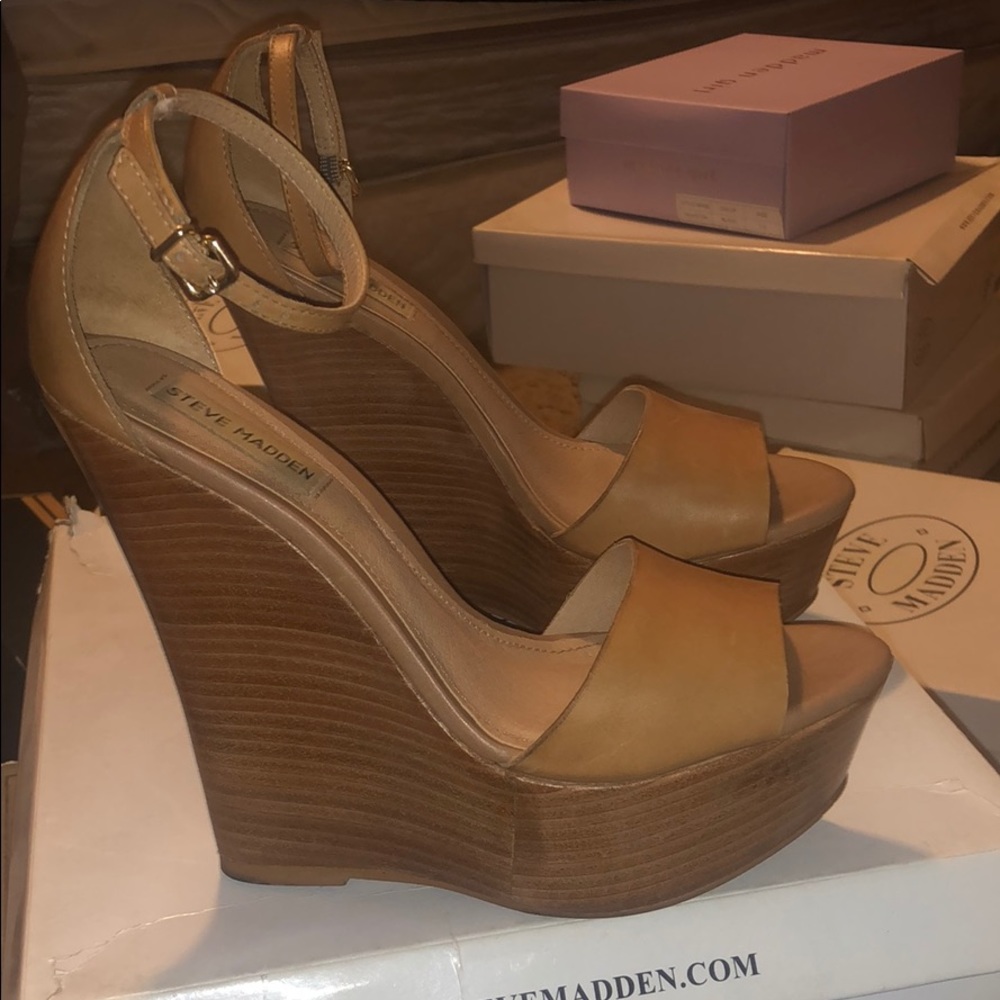 Steve Madden Wedge! Fantastic condition